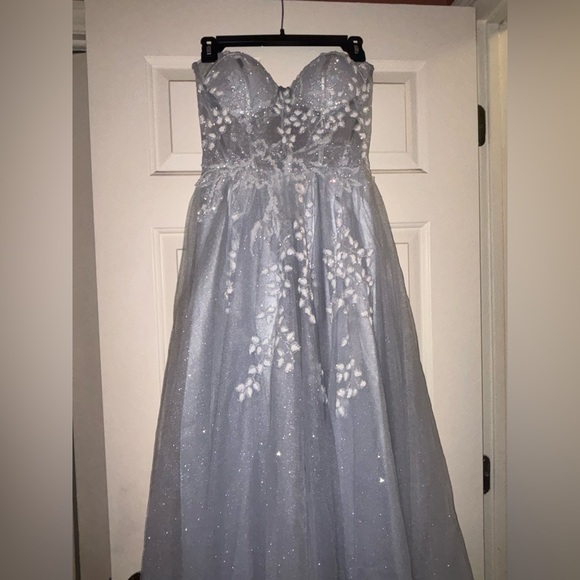 Elegant Strapless Corset Prom Gown in Ice Silver Blue Size 4 - Picture 6 of 7